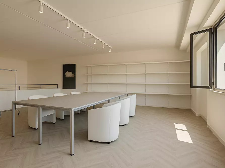 Immagine 7 di Locale commerciale in affitto  a Calcinaia