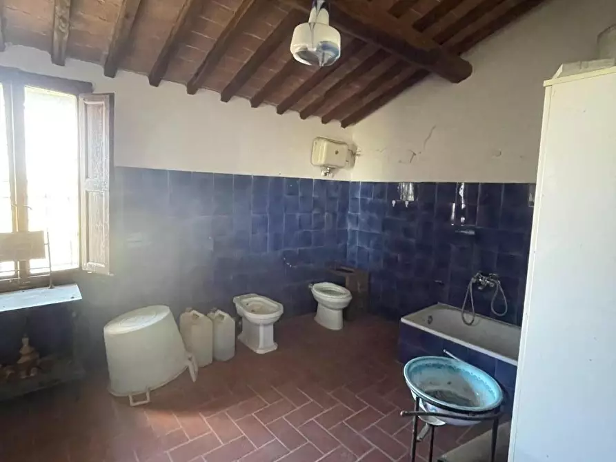 Immagine 10 di Porzione di casa in vendita  a Montalcino