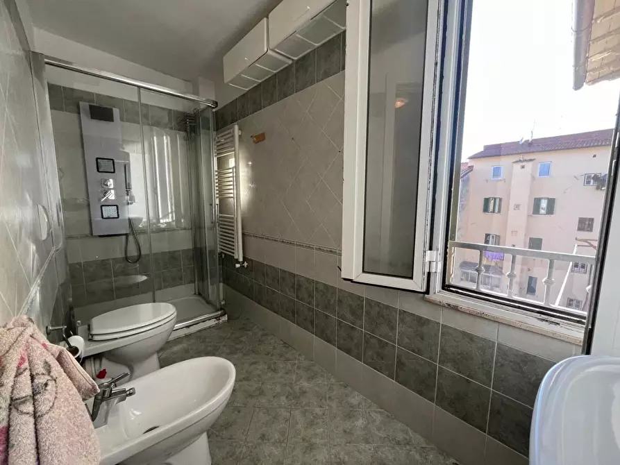 Immagine 10 di Appartamento in vendita  a Livorno