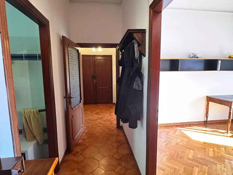 Immagine 4 di Appartamento in vendita  a Siena