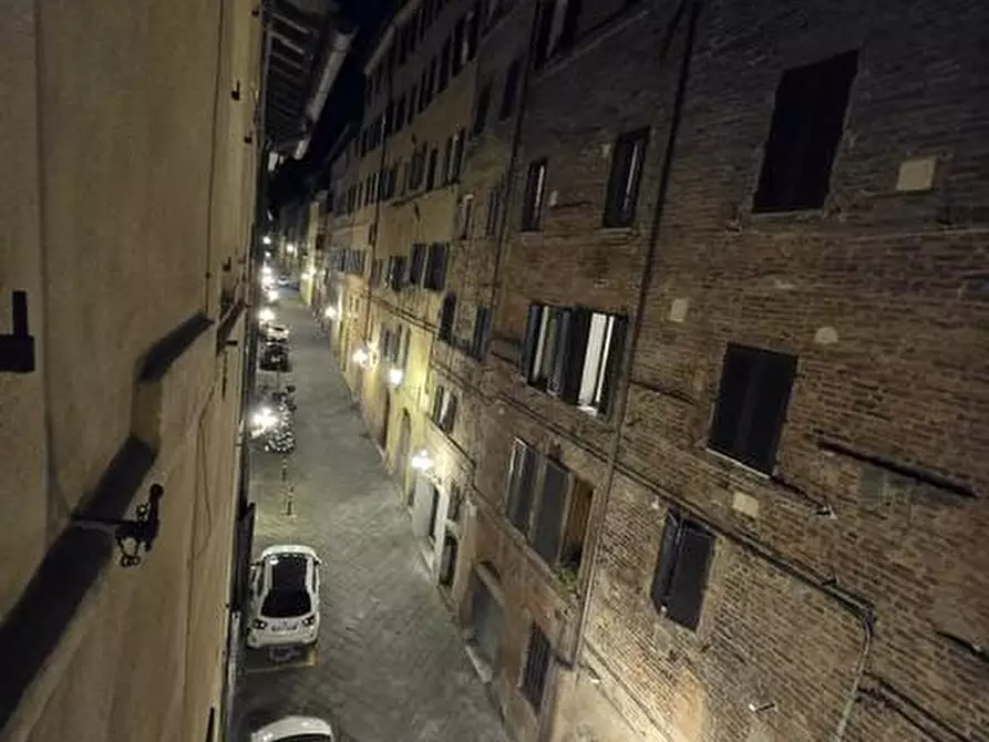 Immagine 19 di Appartamento in vendita  a Siena