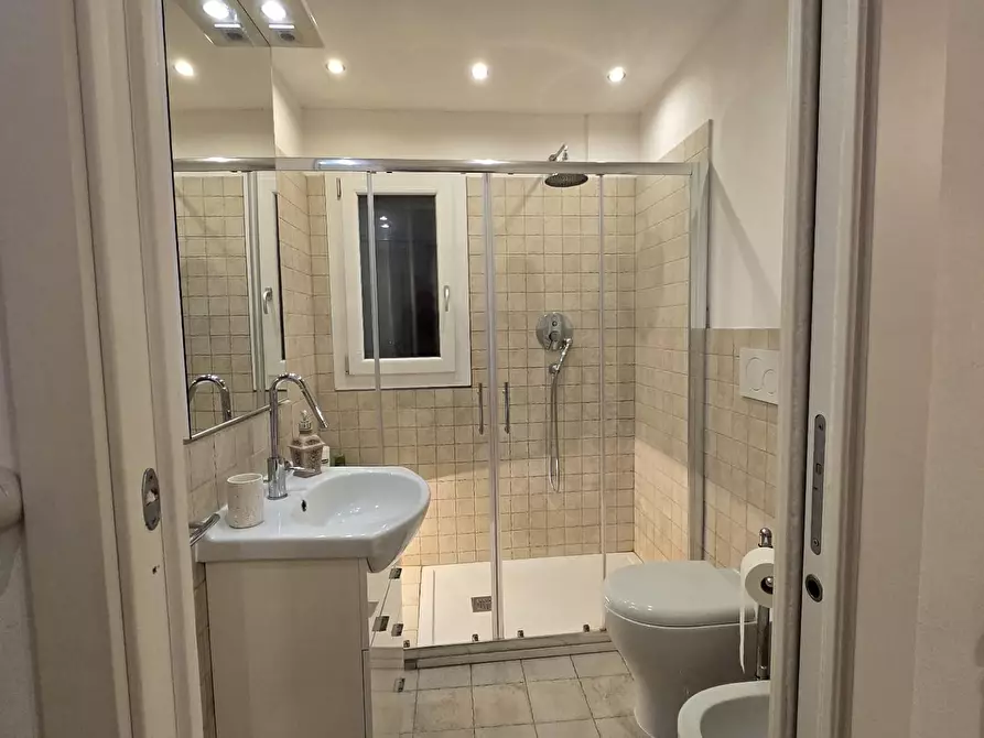 Immagine 17 di Appartamento in vendita  a Siena