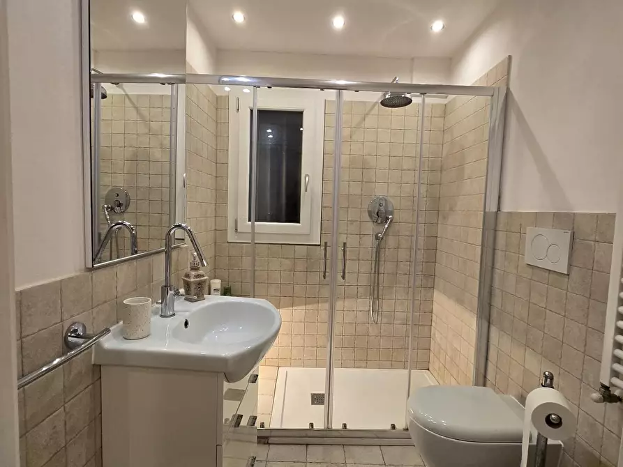 Immagine 16 di Appartamento in vendita  a Siena