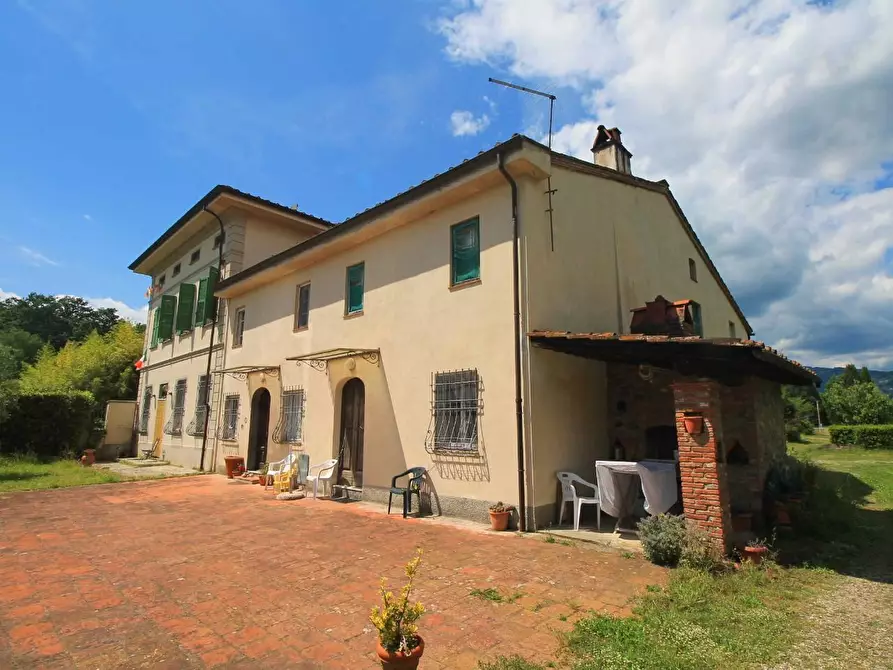 Immagine 2 di Casa colonica in vendita  a Porcari