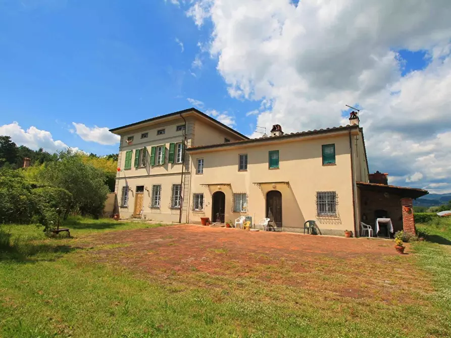 Immagine 37 di Casa colonica in vendita  a Porcari