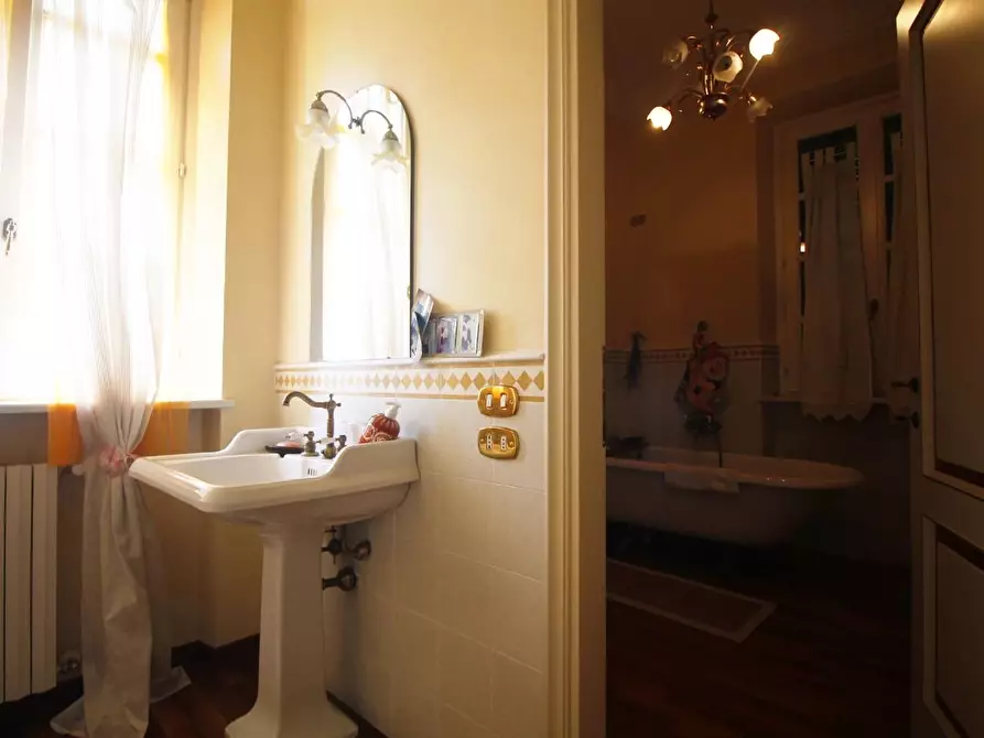 Immagine 19 di Casa colonica in vendita  a Porcari