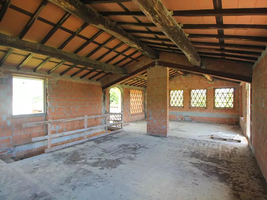 Immagine 39 di Casa colonica in vendita  a Porcari