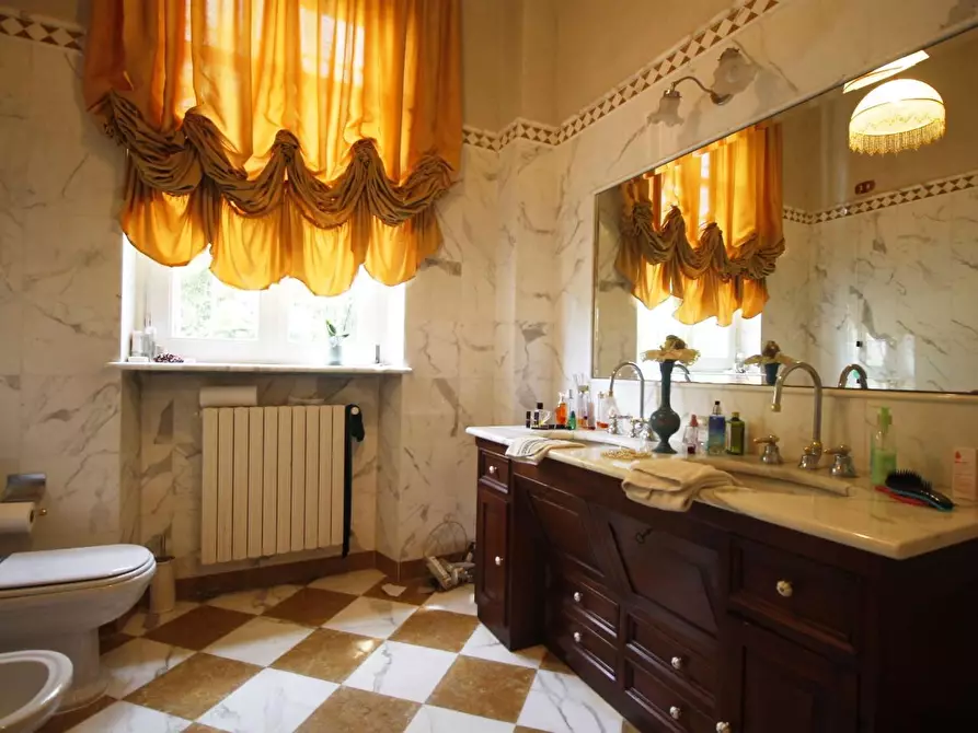 Immagine 13 di Casa colonica in vendita  a Porcari