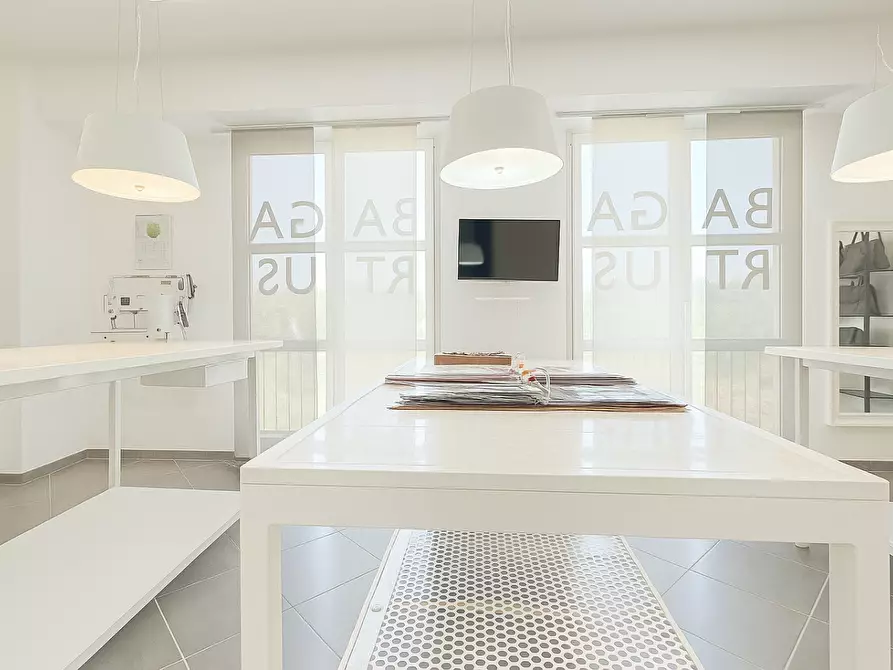 Immagine 4 di Ufficio in affitto  a Calcinaia