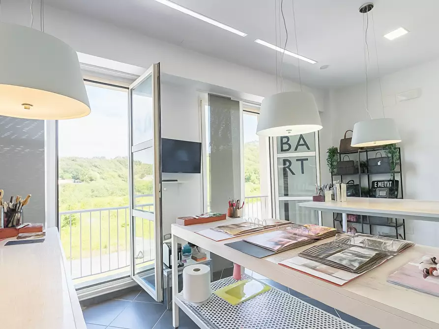 Immagine 8 di Ufficio in affitto  a Calcinaia