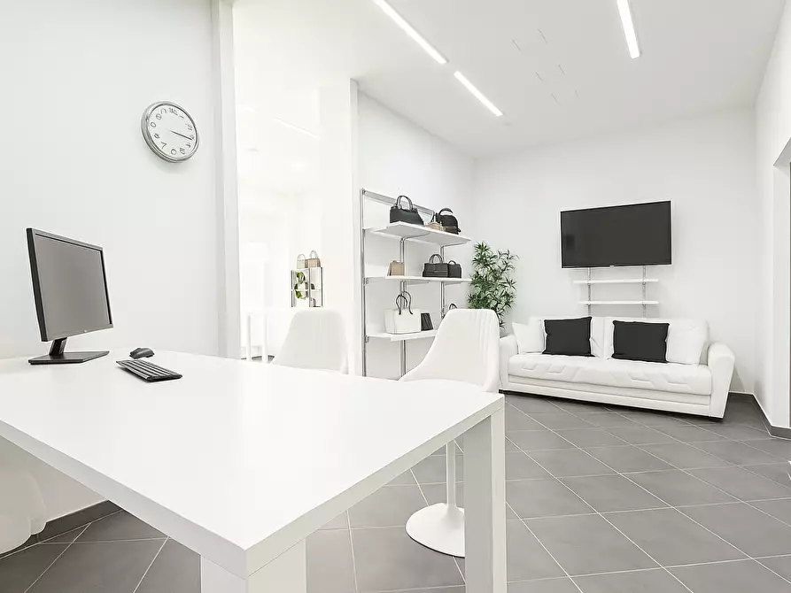 Immagine 2 di Ufficio in affitto  a Calcinaia