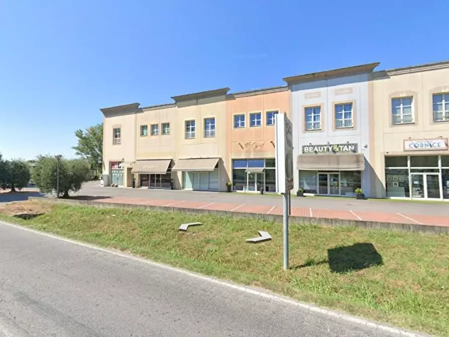 Immagine 9 di Ufficio in affitto  a Calcinaia