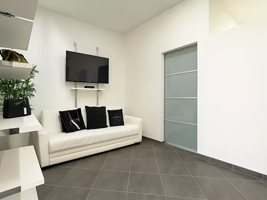 Immagine 6 di Ufficio in affitto  a Calcinaia