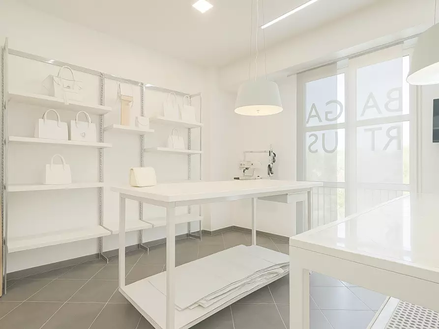 Immagine 3 di Ufficio in affitto  a Calcinaia