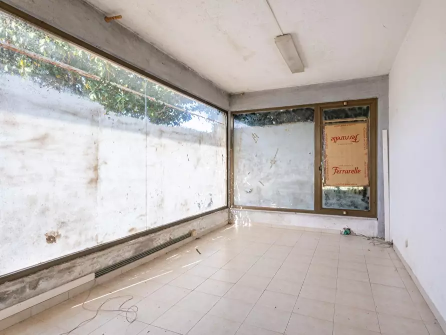 Immagine 12 di Attività artigianale in vendita  a Calcinaia