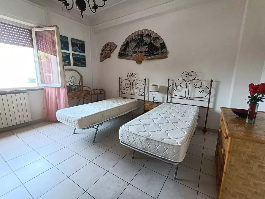 Immagine 5 di Appartamento in vendita  a Carrara