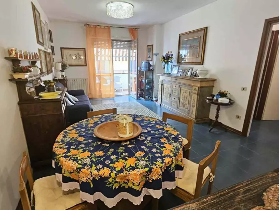 Immagine 6 di Appartamento in vendita  a Massa