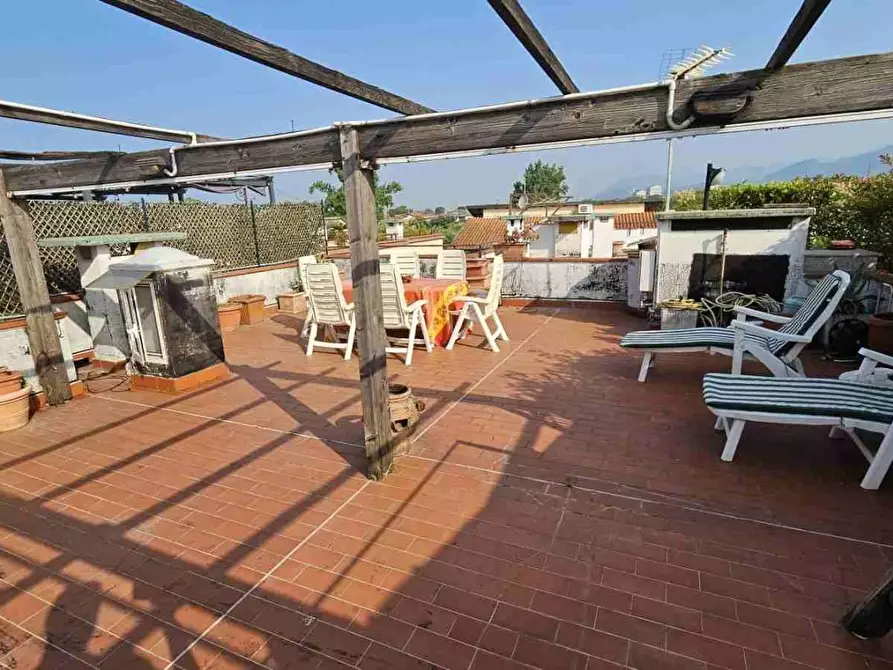 Immagine 1 di Appartamento in vendita  a Massa