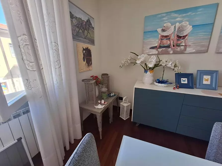 Immagine 6 di Appartamento in vendita  a Viareggio