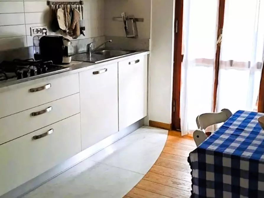 Immagine 2 di Appartamento in vendita  a Carrara