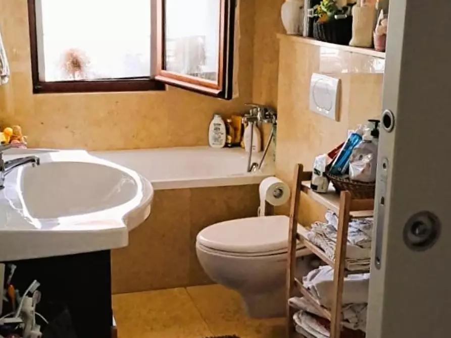 Immagine 8 di Appartamento in vendita  a Carrara