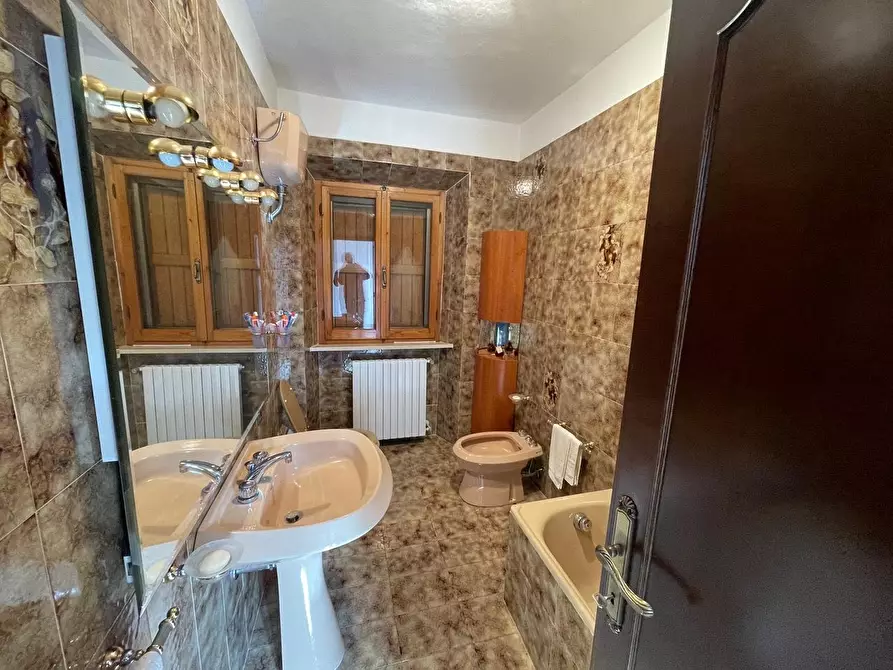 Immagine 67 di Casa colonica in vendita  a Arcidosso
