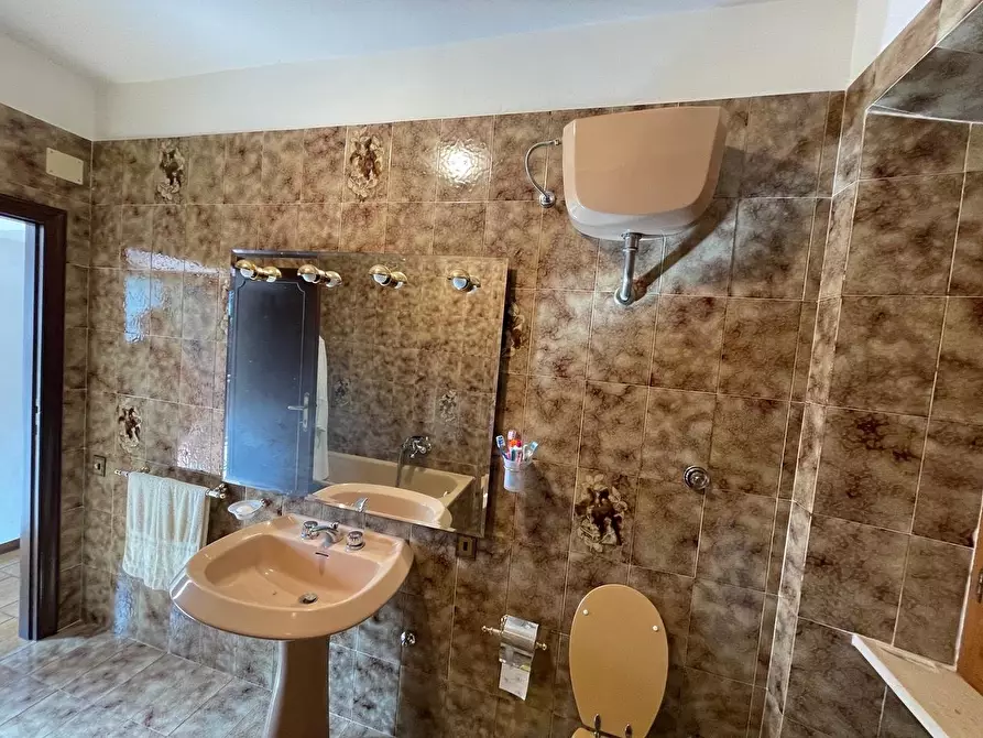 Immagine 70 di Casa colonica in vendita  a Arcidosso