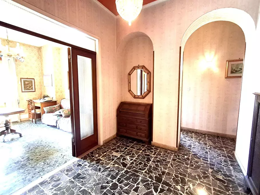 Immagine 4 di Appartamento in vendita  a Lucca