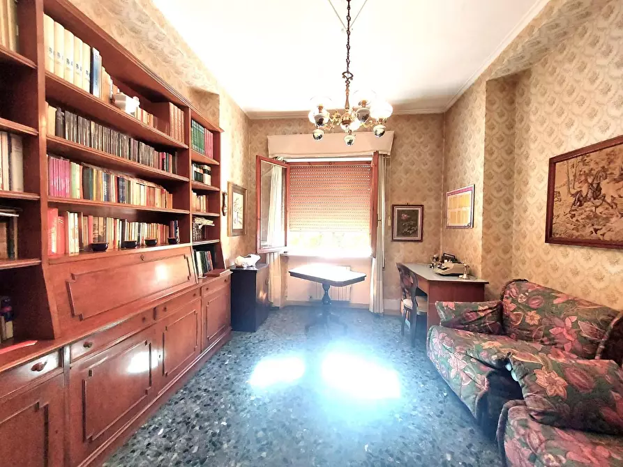 Immagine 30 di Appartamento in vendita  a Lucca