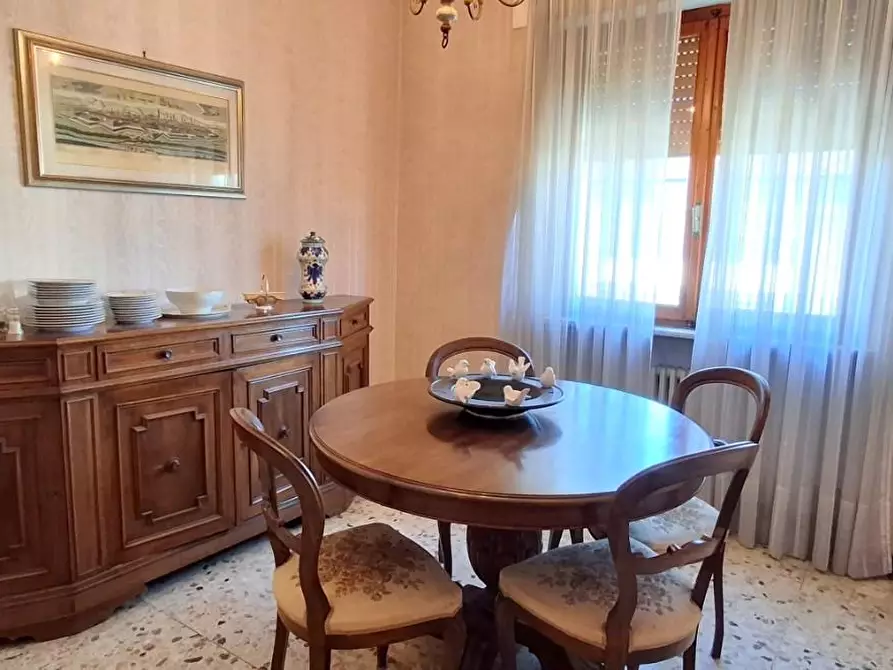 Immagine 13 di Appartamento in vendita  a Lucca