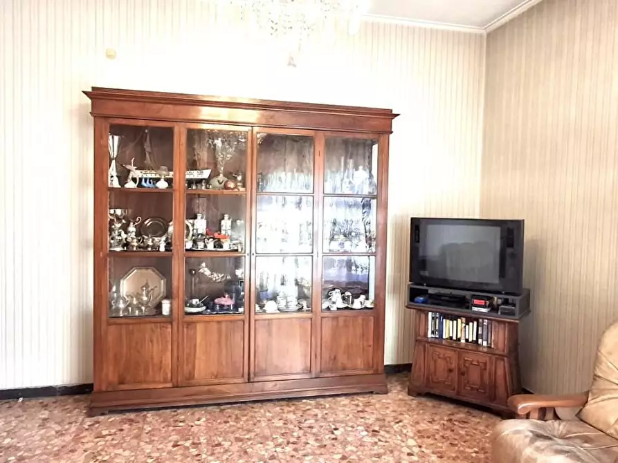 Immagine 9 di Appartamento in vendita  a Lucca