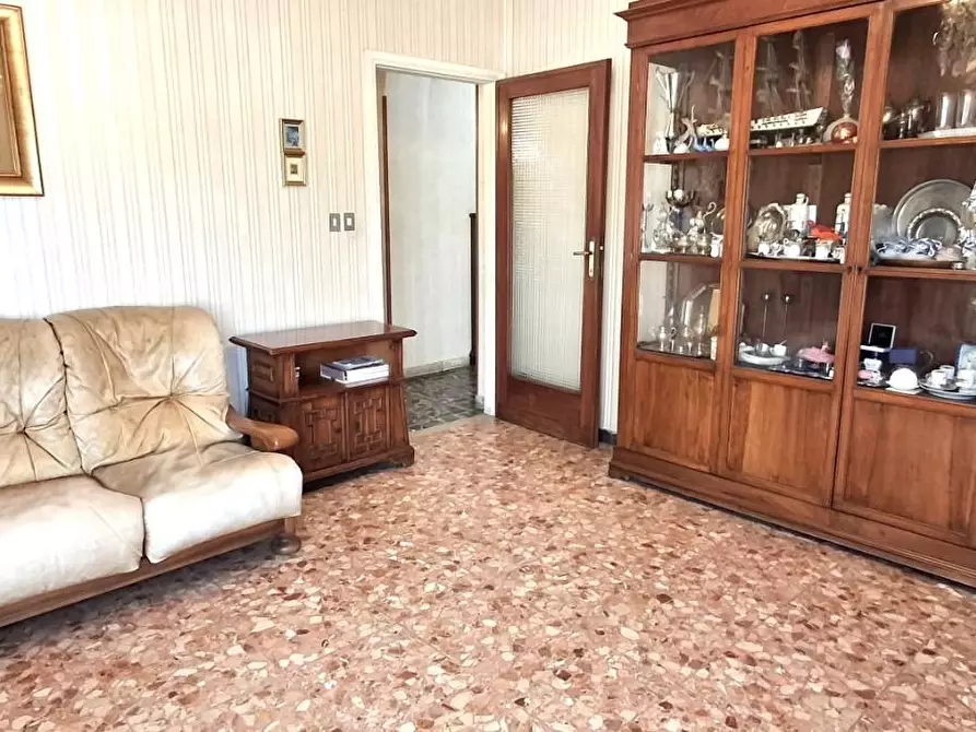 Immagine 7 di Appartamento in vendita  a Lucca