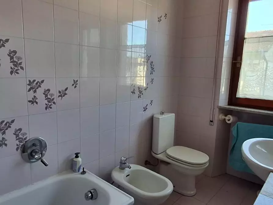 Immagine 16 di Appartamento in vendita  a Lucca