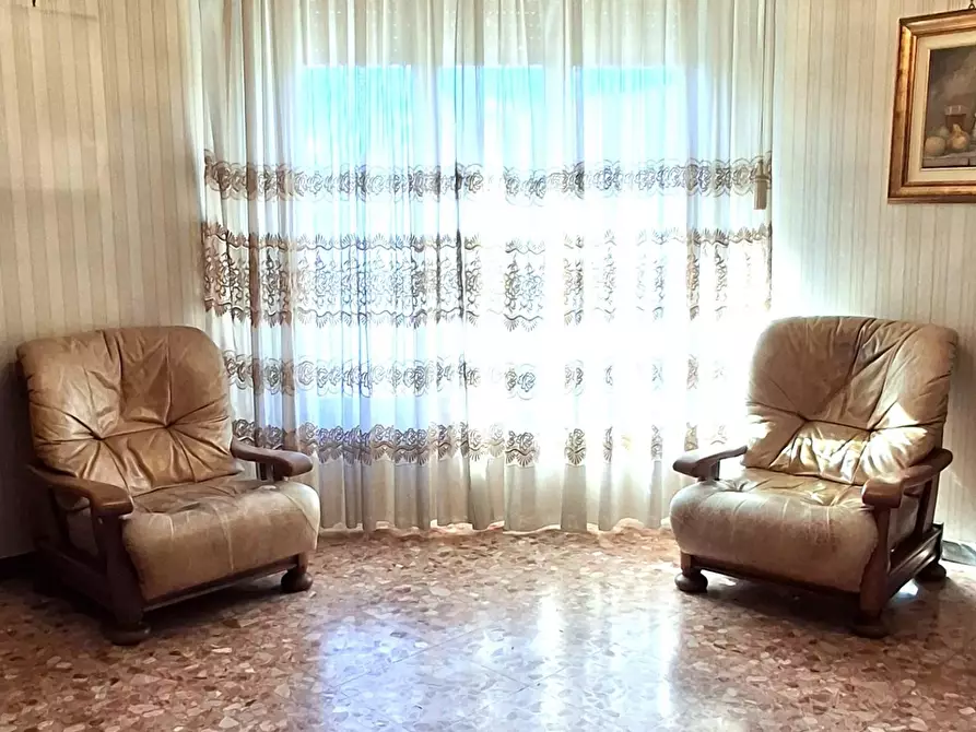 Immagine 6 di Appartamento in vendita  a Lucca