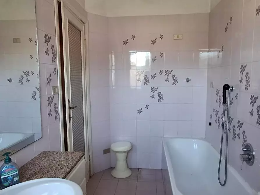 Immagine 18 di Appartamento in vendita  a Lucca