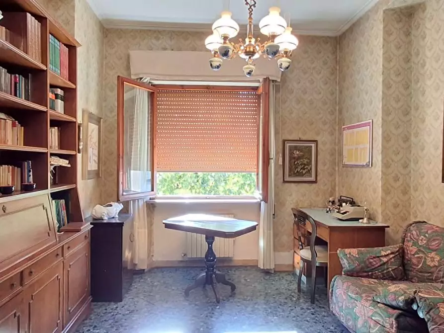 Immagine 5 di Appartamento in vendita  a Lucca