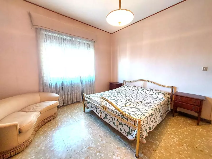 Immagine 21 di Appartamento in vendita  a Lucca