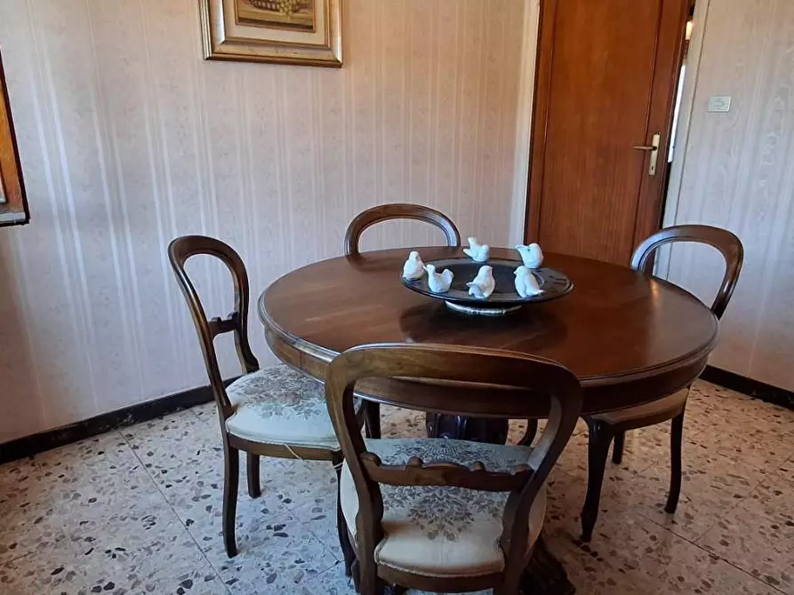 Immagine 14 di Appartamento in vendita  a Lucca