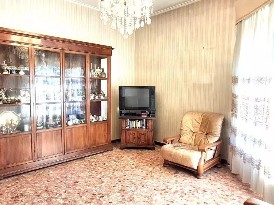 Immagine 8 di Appartamento in vendita  a Lucca