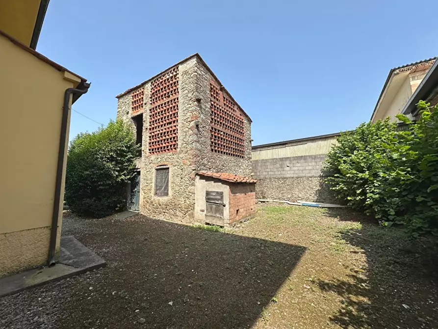 Immagine 19 di Casa indipendente in vendita  a Pescia