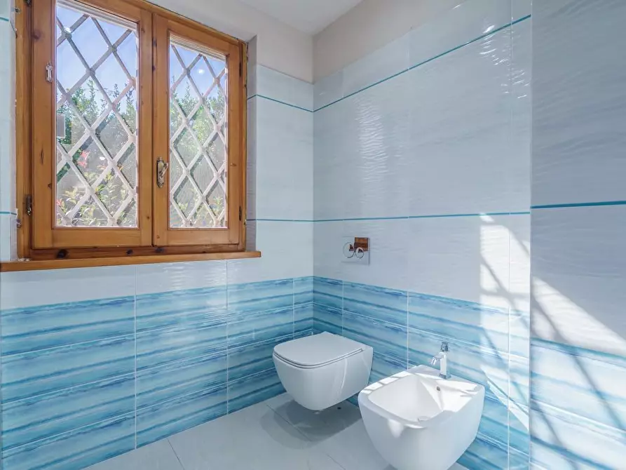 Immagine 36 di Casa indipendente in vendita  a Camaiore