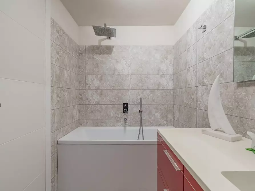 Immagine 32 di Casa indipendente in vendita  a Camaiore