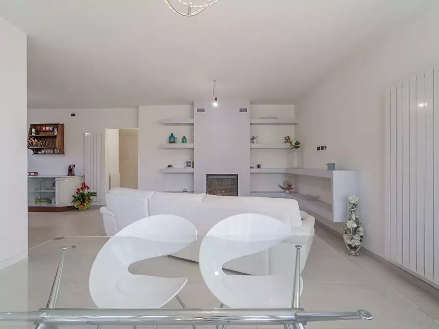 Immagine 15 di Casa indipendente in vendita  a Camaiore