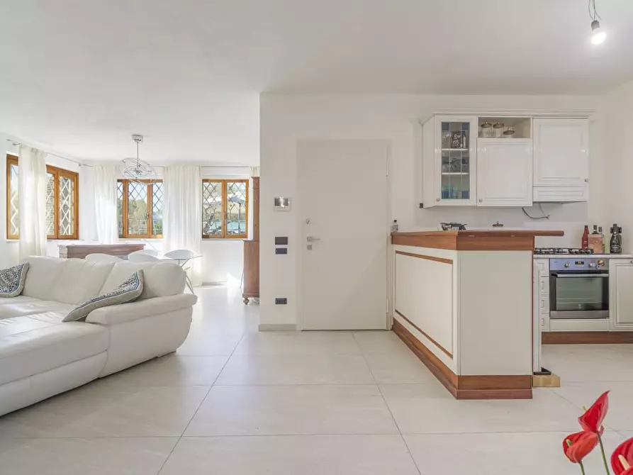 Immagine 13 di Casa indipendente in vendita  a Camaiore