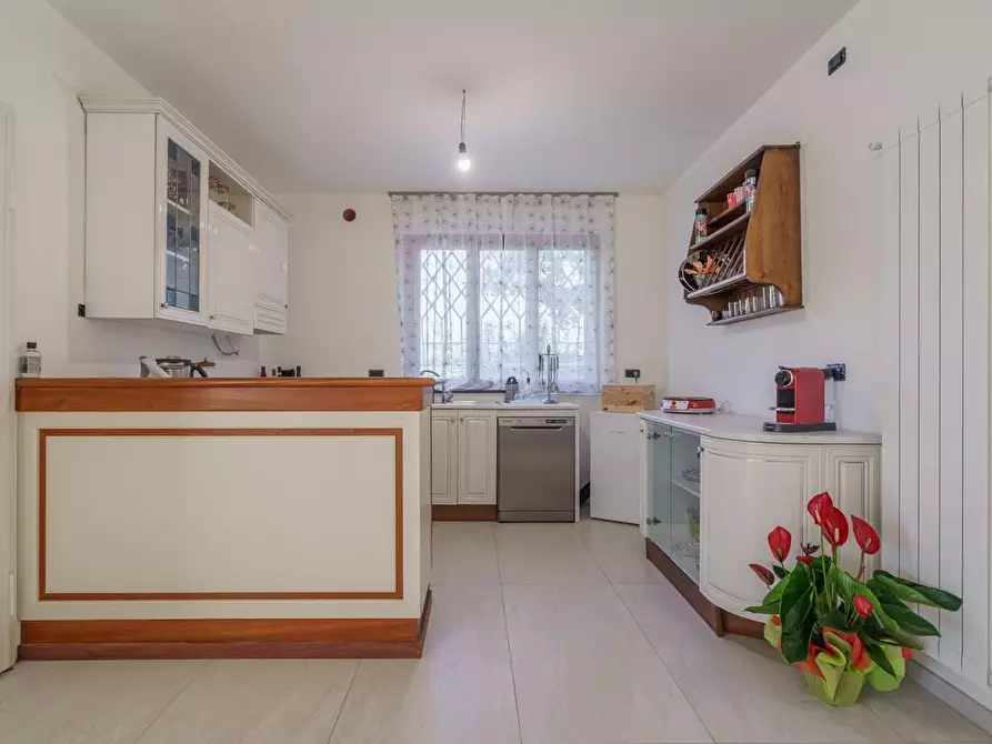 Immagine 19 di Casa indipendente in vendita  a Camaiore