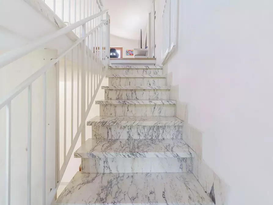 Immagine 41 di Casa indipendente in vendita  a Camaiore