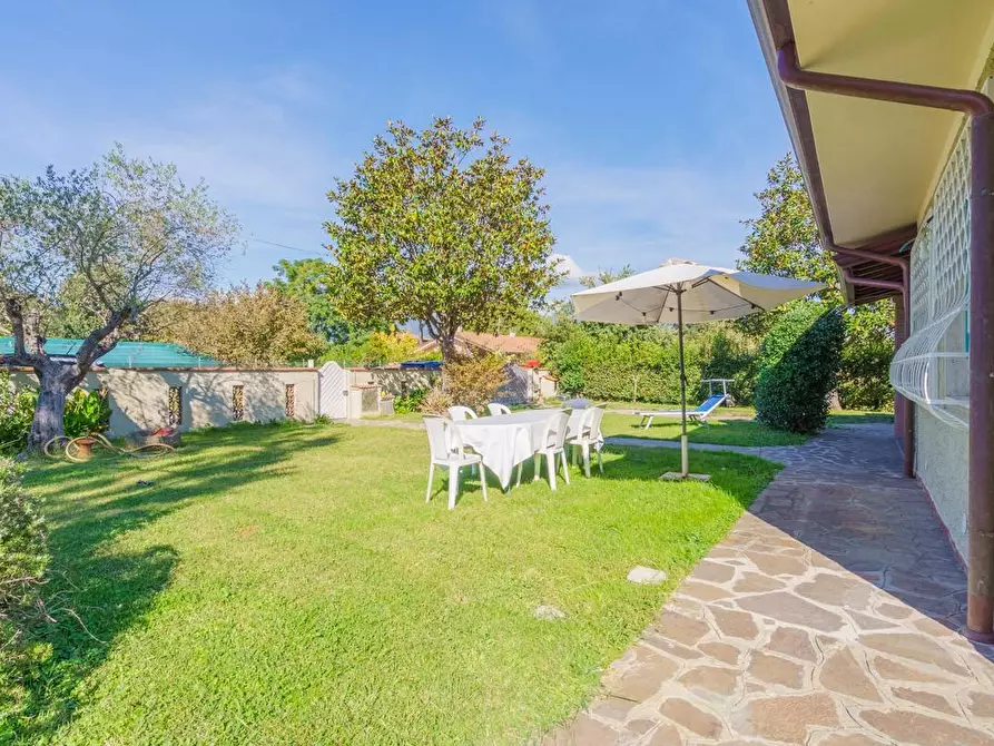 Immagine 7 di Casa indipendente in vendita  a Camaiore