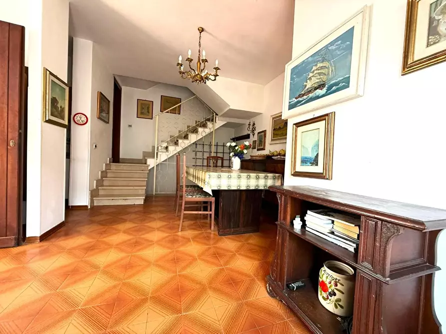 Immagine 3 di Villetta a schiera in vendita  a Massa