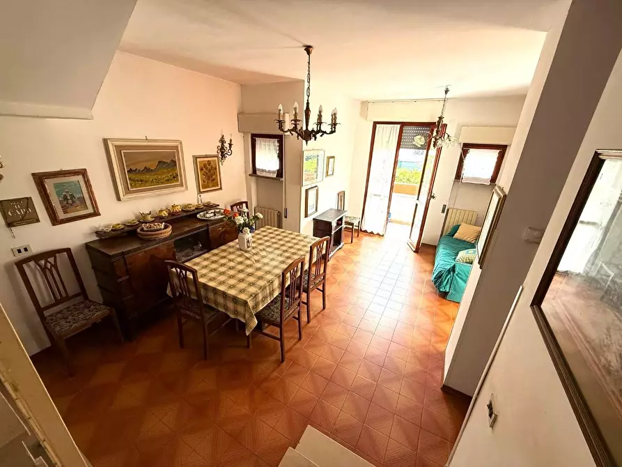 Immagine 2 di Villetta a schiera in vendita  a Massa