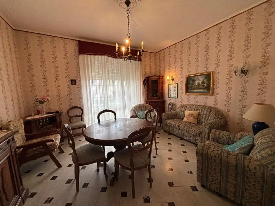 Immagine 2 di Appartamento in vendita  a Massa